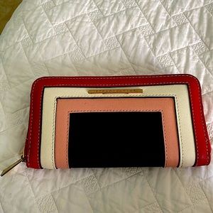 A wallet that was lightly used. Don’t need it anymore!